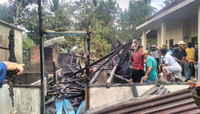 Rumah Warga Pekon Kejayaan Terbakar, Diduga Korsleting Listrik
