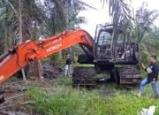 ekskavator milik PT Prima Alumga Mesuji di Bakar OTK