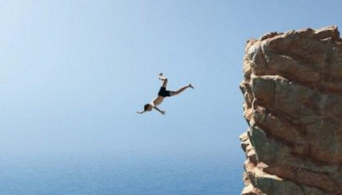 Fenomena Polisi Bunuhdiri Kembali Terjadi, Kali Ini dengan Terjun ke Jurang Tertinggi di Bali
