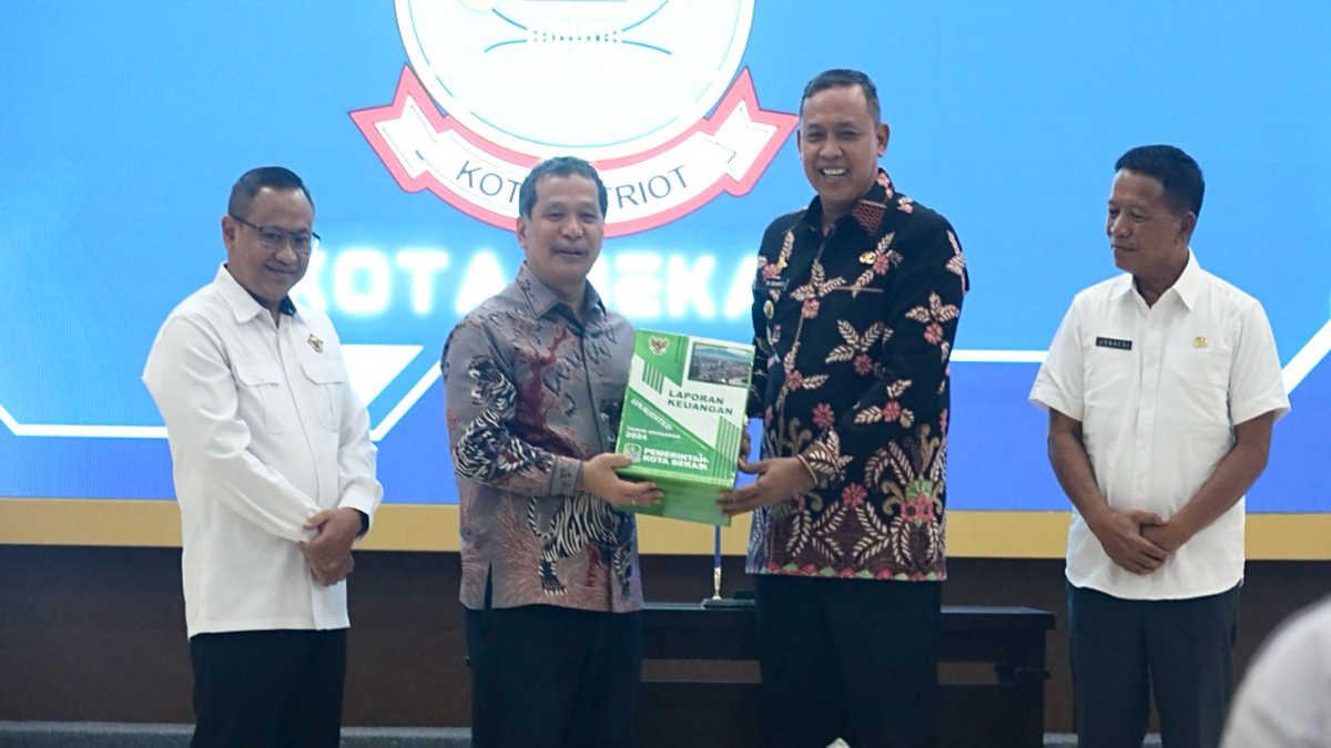 Foto: Penyerahan Laporan Keuangan Pemerintah Daerah (LKPD) Tahun Anggaran 2024 kepada Badan Pemeriksa Keuangan Perwakilan Provinsi Jawa Barat hari ini di Auditorium Kantor BPK Perwakilan Provinsi Jawa Barat, (foto_hm)