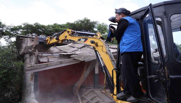 Kepemimpinan KDM Dilabeli Otoriter Terkait Pembongkaran Bangli di Tambun Utara