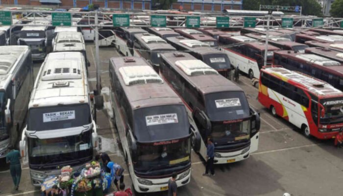 Arus Mudik Mulai Meningkat di Terminal Bekasi, Tujuan Sumatera Mendominasi