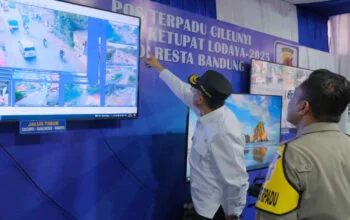 Foto: Wakil Gubernur Jabar Erwan Setiawan meninjau Posko Terpadu Gerbang Tol Cileunyi, Kabupaten Bandung, Kamis (27/3/2025).