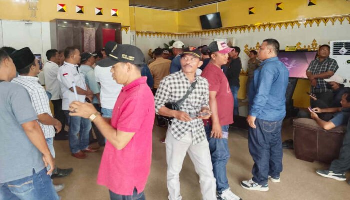 Geruduk Kantor Bupati Tanggamus, Ratusan Wartawan Tolak Aturan Kerja Sama Media oleh Diskominfo