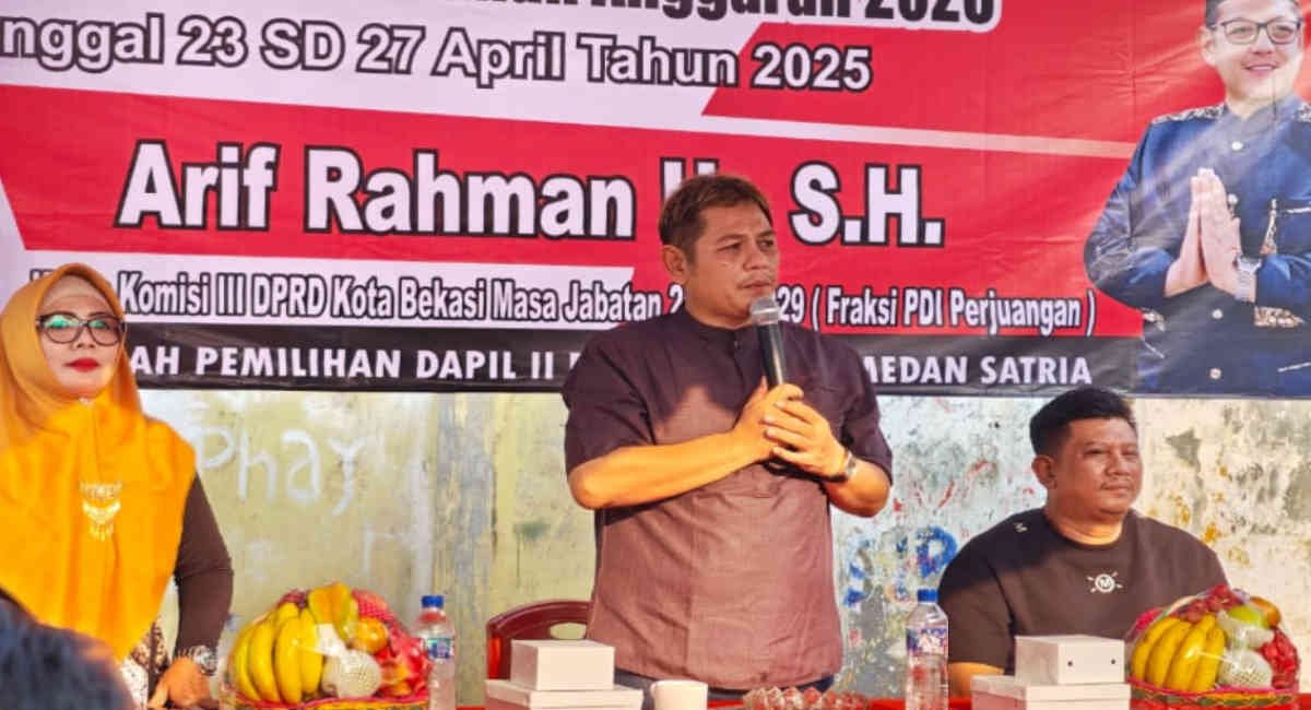 Arif Rahman Hakim Anggota DPRD Kota Bekasi menggelar reses ke 2 di Harapan Jaya, ia memastikan Pemkot Bekasi telah menganggarkan Rp 8 miliar untuk lahan TPU bagi dua kecamatan, Jumat 25 April 2025 - foto Rocky Setiawan