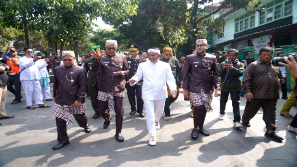 Gubernur Jabar Dedi Mulyadi saat Rapat Paripurna Hari Jadi ke – 111 Kota Sukabumi di Gedung DPRD Kota Sukabumi, Kamis (10/4/2025).