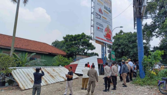 Pool Bus Samping Jembatan Kemang Ditertibkan