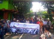 Geruduk Kantor Wali Kota, Pedagang Bantaran di Kalimalang Klaim Miliki Izin