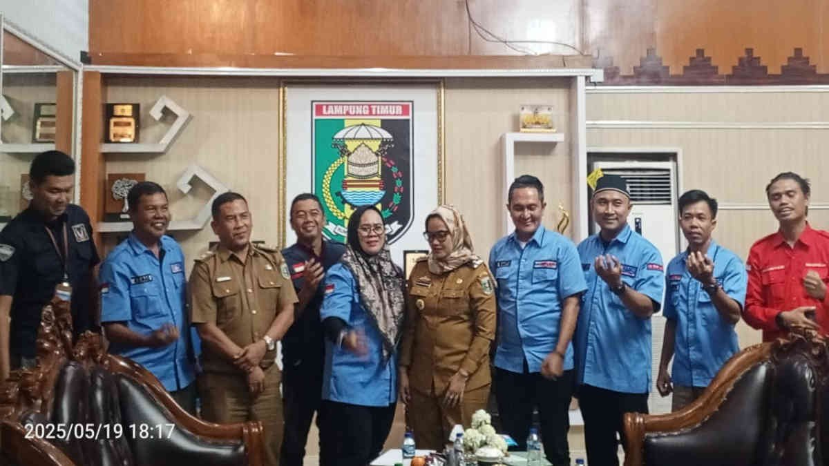 Bupati Lampung Timur, Ela Siti Nuryamah saat menerima audensi SMSI di ruang kerjanya, pada Senin 19 Mei 2025. - foto doc ist