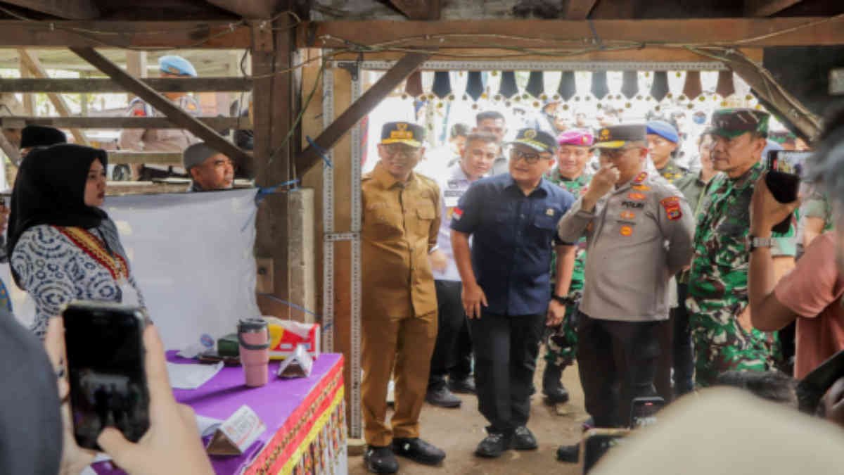 Gubernur Mirza tinjau pelaksanaan PSU di Pesawaran, Sabtu 24 Mei 2025 - foto doc ist