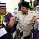 Presiden Prabowo Subianto menyapa 393 jemaah haji asal Embarkasi Jakarta-Pondok Gede Kloter 06, usai meresmikan terminal Terminal Khusus Haji dan Umrah 2F, Bandara Internasional Soekarno-Hatta, Minggu 4 Mei 2025 - foto ist