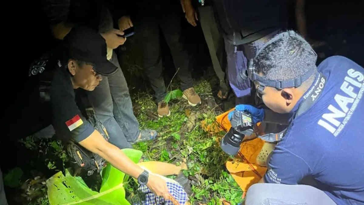 Siti Sulasih (31), warga Dusun Purwodadi, Desa Rulung Raya, Kecamatan Natar, Kabupaten Lampung Selatan ditemukan tak bernyawa dalam kondisi tangan diikat, mulut di sumpal tanpa celana diperkebunan karet, Natar, Lampung Selatan, pada Sabtu 24 Mei 2025 malam. - foto doc ist