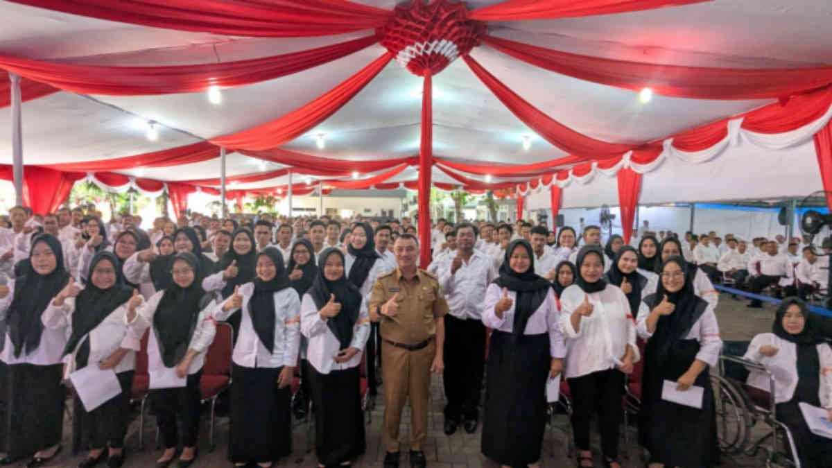 Wakil Wali Kota Bekasi Harris Bobihoe memberi motivasi ribuan peserta seleksi P3K tahap dua di BKN Pusat, Cililitan, Jakarta, Selasa 6 Mei 2025 - foto doc ist