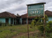 Nyaris Ambruk, Gedung BPP Kota Agung Barat Dibiarkan Terbengkalai