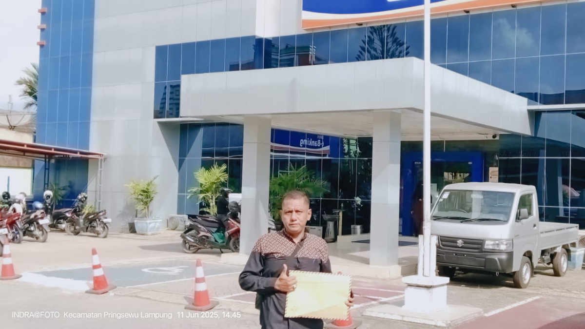 Foto: Adi Putra Amril, Kuasa Hukum Suoriono saat di BRI Pringsewu