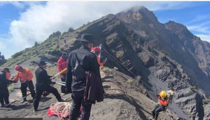 Evakuasi Pendaki Brasil di Gunung Rinjani Terkendala Cuaca Buruk