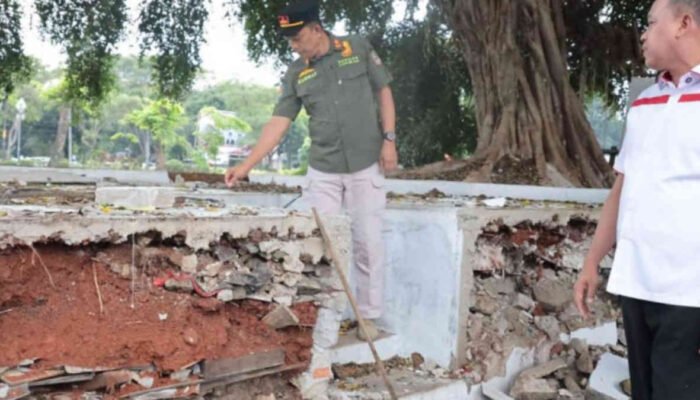 Tri Adhianto Tinjau Pembongkaran Bangunan Liar di Sekitar UNISMA