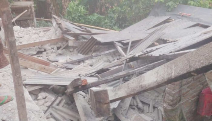 Puting Beliung Hantam Tanjung Jaya, Rumah Petani Ambruk Kerugian Capai Rp80 Juta