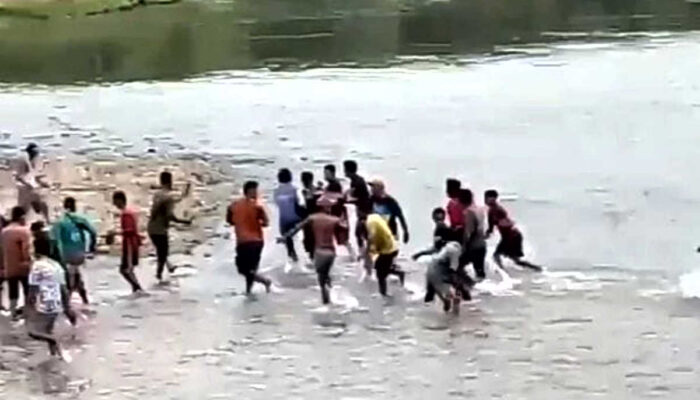 Mencekam! Warga Nekat Rebut Jasad Mbah Wasim dari Cengkeraman Buaya di Way Semaka