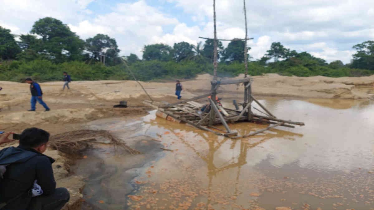 Foto penampakan lokasi praktik tambang emas ilegal di Dusun Danau Embat, Kabupaten Batanghari, Provinsi Jambi, Senin 9 Juni 2025 - doc ist