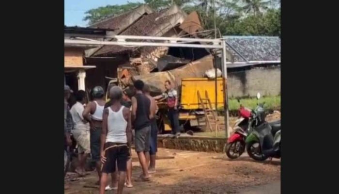 Tangki Minyak Meledak di Lampung Timur, Dua Pekerja Tewas Mengenaskan!