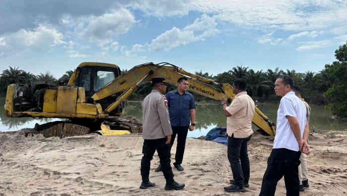 Aparat gabungan dari Polres Bintan bersama instansi terkait melakukan monitoring dan pengamanan terhadap aktivitas penambangan pasir darat ilegal di sejumlah wilayah Kabupaten Bintan, Kepri, pada Jumat (20/6/2025).