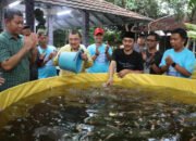 Membangkitkan Semangat Pemuda Lewat Penebaran Benih Ikan Nila di Bekasi