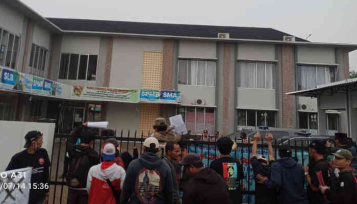 Dituding Abai Hak Pendidikan, KCD III Jabar Dikepung Aksi Mahasiswa