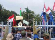 Tuntut Kades Dicopot, Warga Desa Sinar Palembang ‘Geruduk’ Pemkab Lamsel