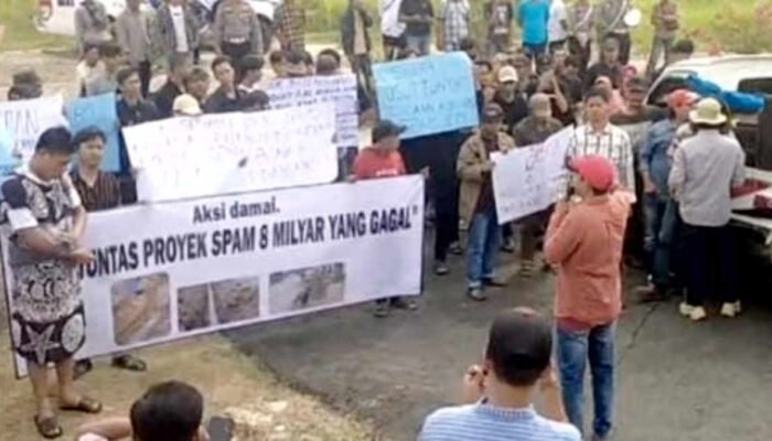 Proyek Air Bersih Rp8 Miliar di Kedondong Tak Mengalir, Warga Geruduk Kejari yang Mengalir Justru Dugaan Korupsi