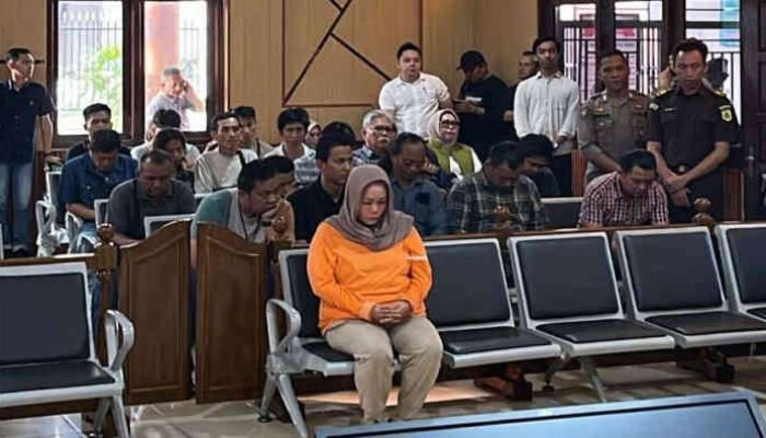 Nekat Jadi Bos Narkoba di Jambi, Helen Dituntut Mati! Masih Sempat Senyum di Sidang?