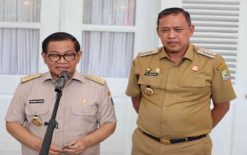 Foto: Wali Kota Bekasi, Dr. Tri Adhianto, bertemu langsung dengan Gubernur DKI Jakarta, Pramono Anung, di Balai Kota Jakarta untuk membahas sejumlah isu strategis lintas wilayah yang berdampak luas pada warga Jabodetabek, khususnya Kota Bekasi, Selasa 8Juli 2025.