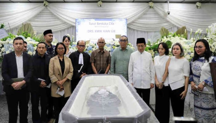 Menag Nasaruddin Umar Melayat Kwik Kian Gie: “Ia Pergi, Tapi Gagasan Kebangsaannya Tak Akan Mati”