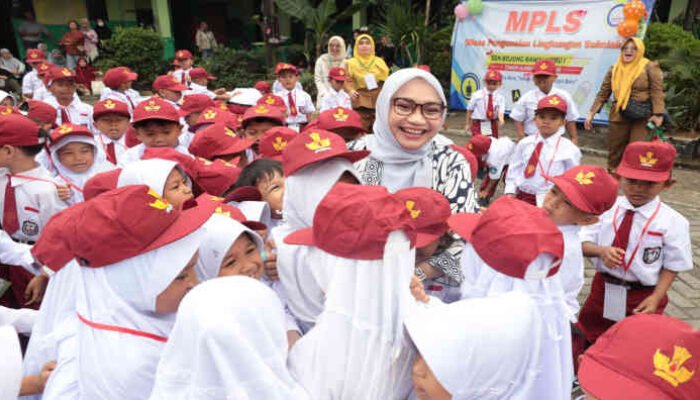 Bekasi Kembalikan Jam Masuk Sekolah ke 07.00 WIB: Anak SD Masih Butuh Sarapan, Bukan Seminar Motivasi Subuh