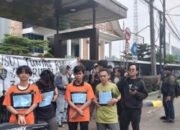 Main Badminton di Depan Kejari, Mahasiswa Sindir Kasus Korupsi Alat Olahraga Bekasi