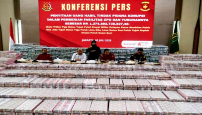 Kejaksaan Pamer Duit Rp1,37 Triliun Hasil Korupsi CPO, “Bau Amis Sawit, Tapi Wangi Uangnya”