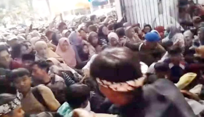 Pesta Rakyat Bernuansa Duka: Ketika 5.000 Porsi Nasi Menelan Tiga Nyawa di Alun-Alun Garut