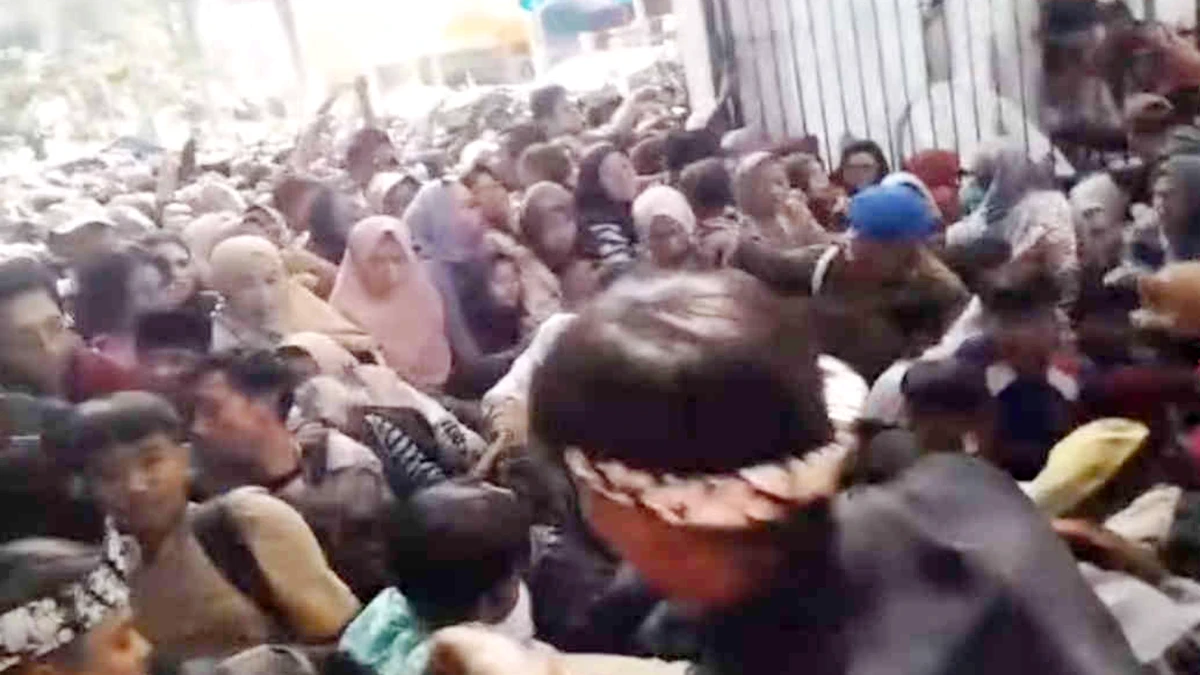 Pesta Rakyat Bernuansa Duka Ketika 5.000 Porsi Nasi Menelan Tiga Nyawa di Alun-Alun Garut