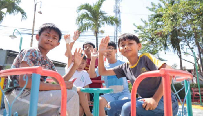 Wali Kota Tri Adhianto Resmikan Taman Bermain di Teluk Pucung, Perkuat Ruang Publik untuk Warga