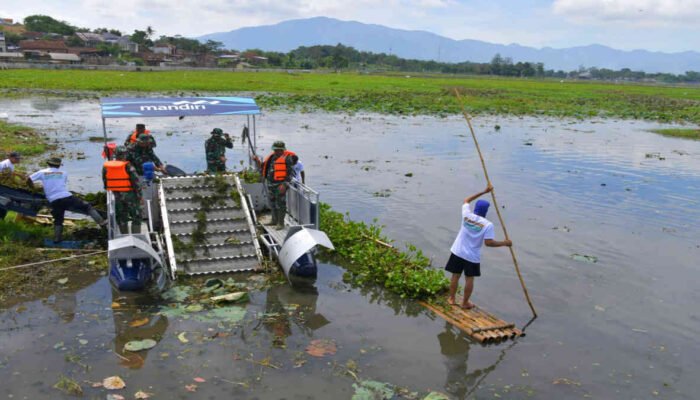 KDM Semprot Situ Bagendit, Jalan Rusak Rumput Ngamuk Dagangan Kurang Gaya!