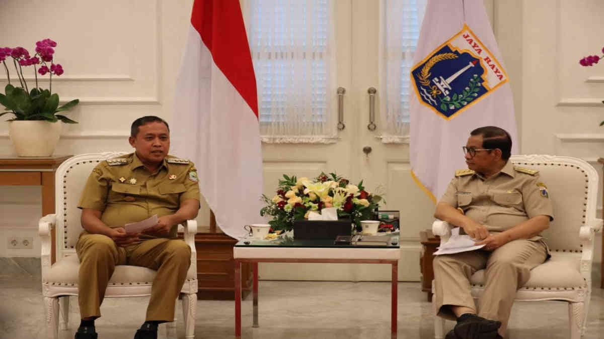 Gubernur DKI Jakarta Pramono Anung dan Wali Kota Bekasi Tri Adhianto menggelar pertemuan strategis di Balai Kota Jakarta, untuk membahas kelanjutan sejumlah kerja sama antarwilayah, Selasa (8/7/2025).