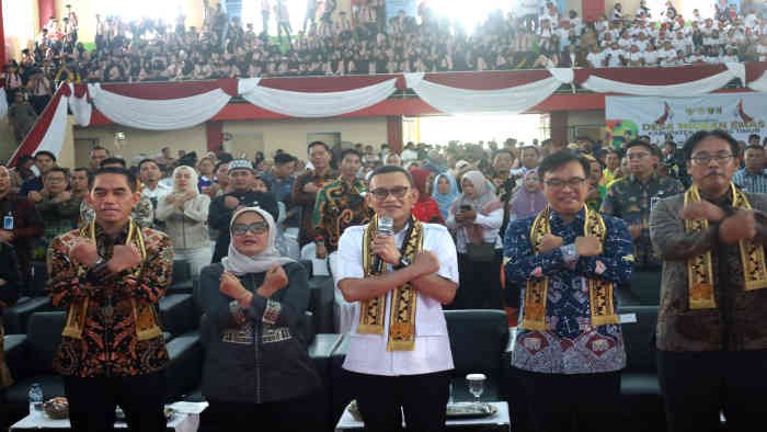 Menteri Perlindungan Pekerja Migran Indonesia (P2MI), Abdul Kadir Karding, secara resmi melaunching 20 Desa Migran Emas di GOR Bumi Tuah Bepadan, Lampung Timur, Kamis, (31 Juli 2025).