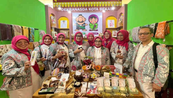 Wiwiek Hargono Tampil Apik di Puncak HUT ke-45 Dekranas, Kota Bekasi Unjuk Gigi di Balikpapan