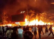 Api Parlemen Makassar: Nyawa Rakyat Terpanggang, Elit Dievakuasi?