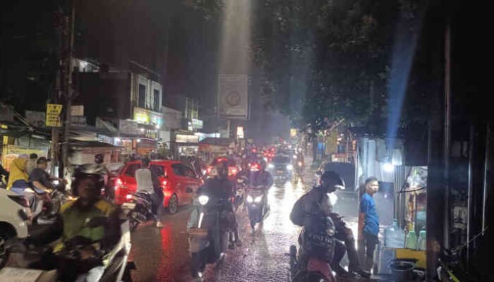 Banjir Bekasi Kembali Mengunjungi Warga, Katanya Sudah Kangen