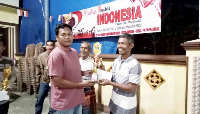 Dari Gaple Hingga Gelak Tawa, Agus Salim Jadi Motor Semangat 17-an Warga Kota Batu Tanggamus