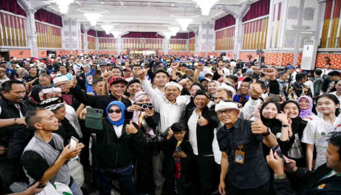 Jabar Juara Lagi di FORNAS VIII, KDM Tabur Bonus, Atlet Senyum, APBD Berkeringat