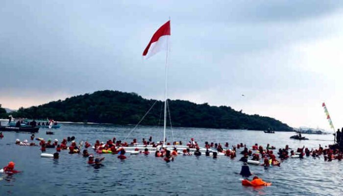 Sejarah Baru! Mirza Jadi Gubernur Pertama di Indonesia Pimpin Upacara Kemerdekaan di Tengah Lautan