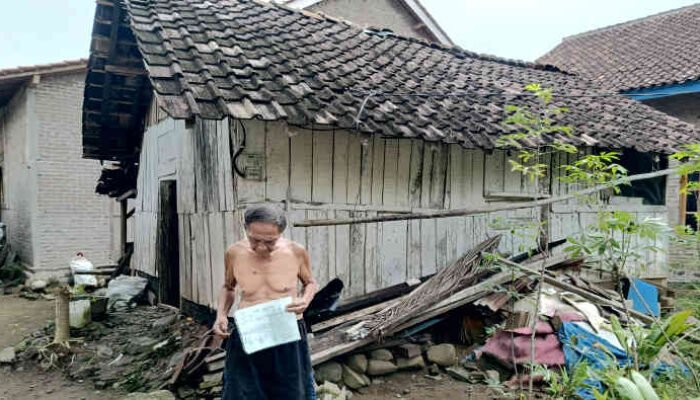 Yahya di Ujung Senja, Hidup di Rumah Rapuh di Pekon Badak Menunggu Sentuhan Hati Pemerintah