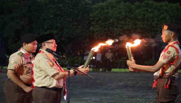 Wawali Bekasi Jadi Pembina Upacara Api Unggun, Ini Pesan Serius